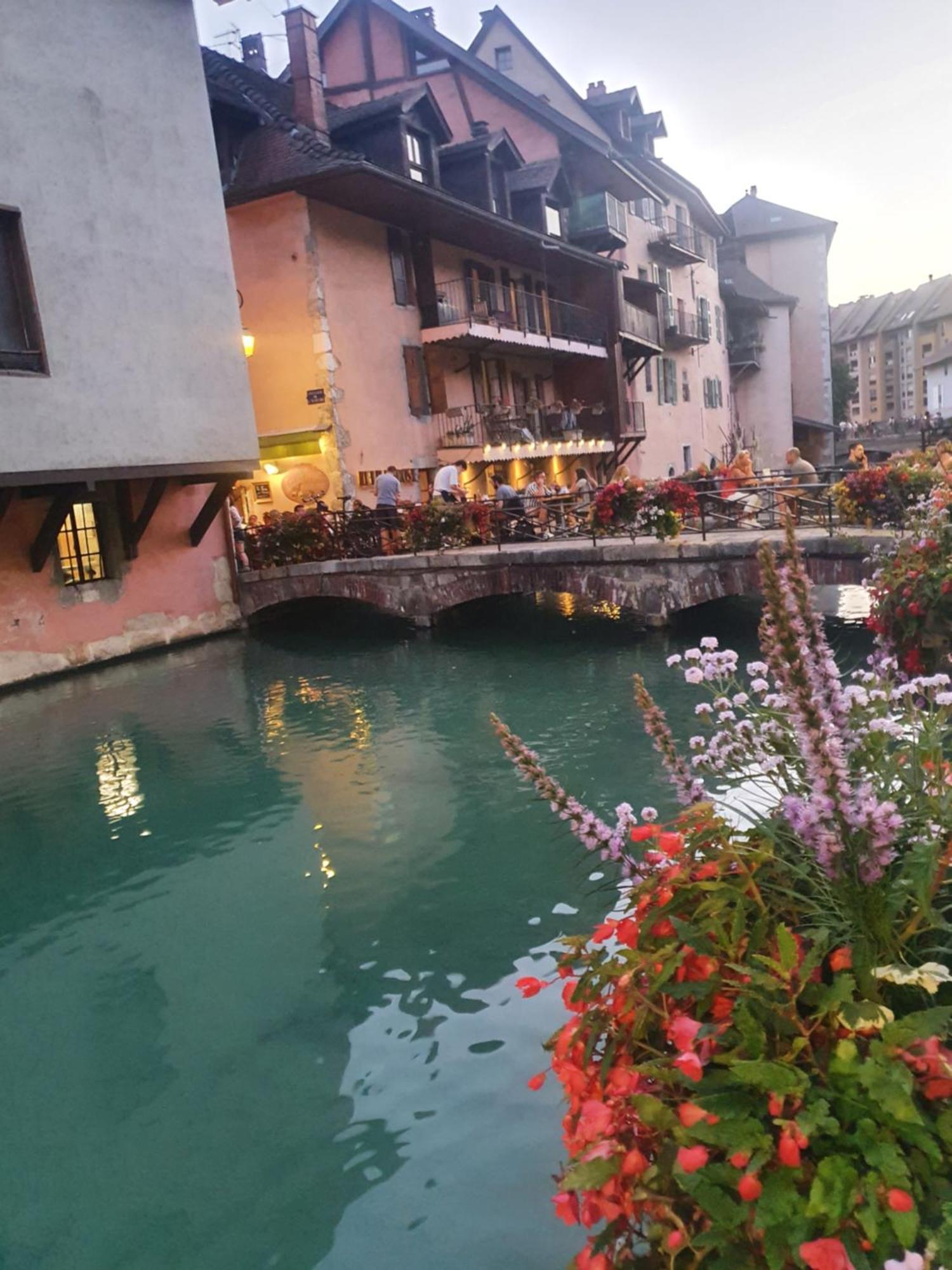 Hyper Centre Annecy Et Bord Du Lac Luaran gambar