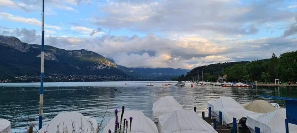 Hyper Centre Annecy Et Bord Du Lac Luaran gambar