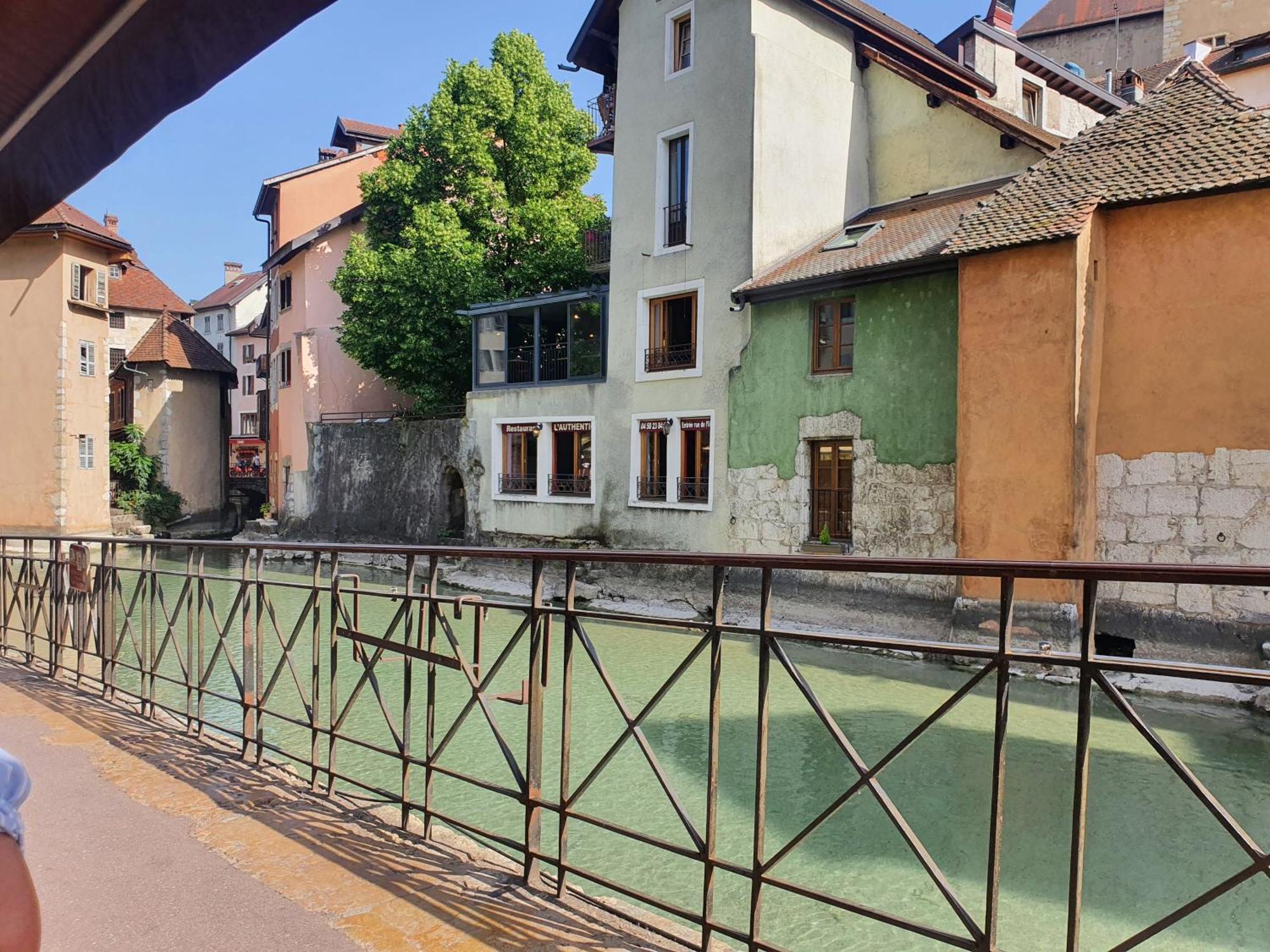Hyper Centre Annecy Et Bord Du Lac Luaran gambar